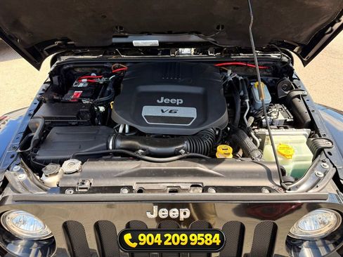 Used 2017 Jeep Wrangler Unlimited Rubicon w/ Connectivity Group AWD/4WD image 33