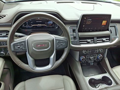 Used 2022 GMC Yukon XL SLT w/ SLT Premium Package AWD/4WD image 21