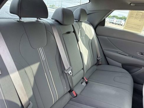 Used 2025 Hyundai Elantra SEL FWD image 21