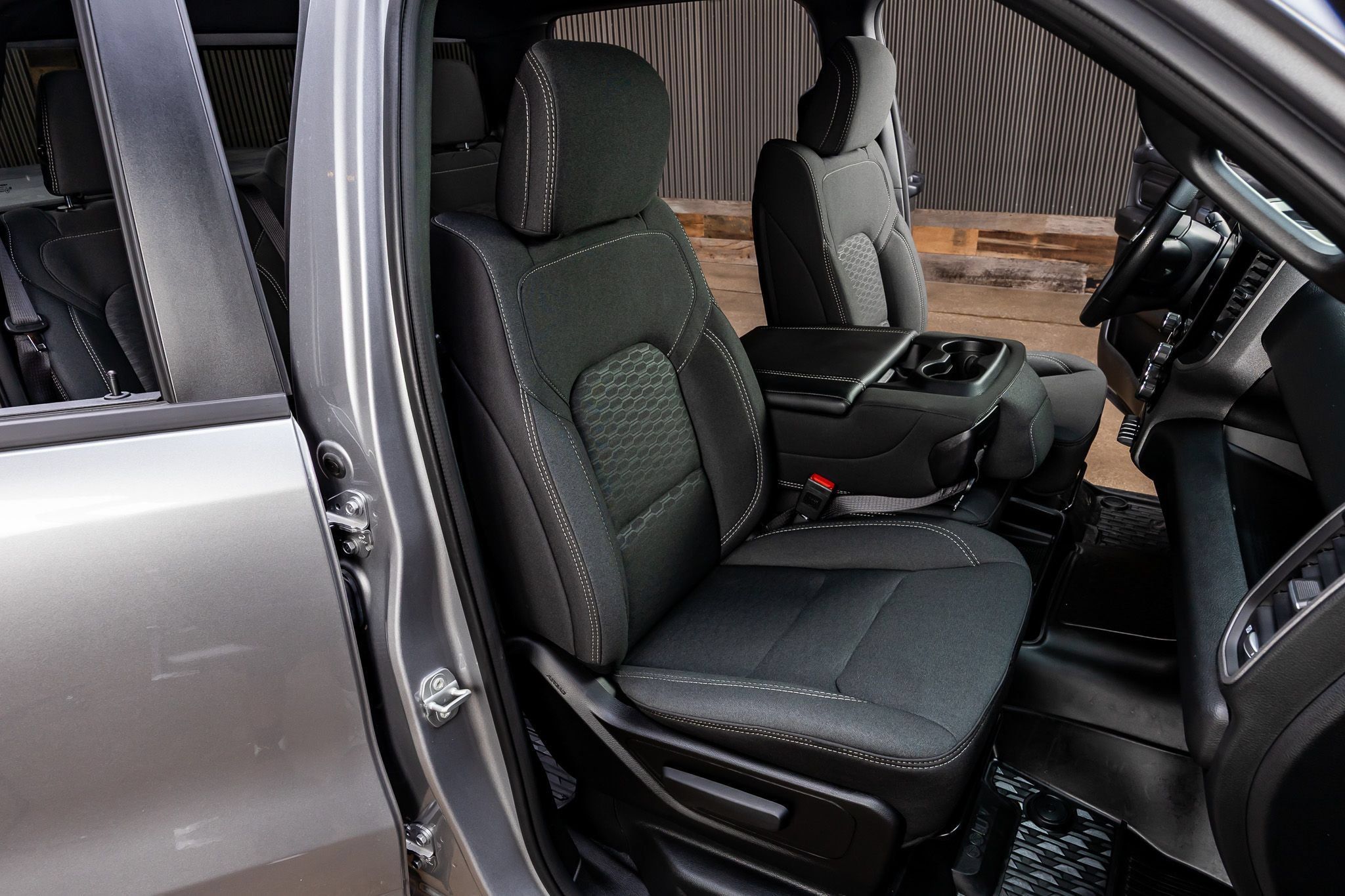 Used 2025 RAM 1500 Warlock AWD/4WD image 32