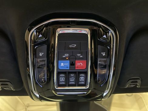 Used 2025 Jeep Grand Wagoneer Series III AWD/4WD image 28