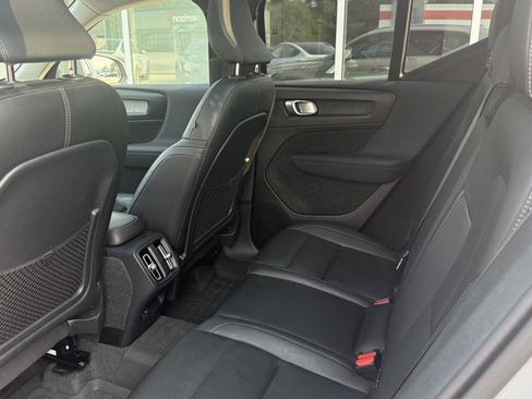 Used 2024 Volvo XC40 B5 Plus AWD/4WD image 23