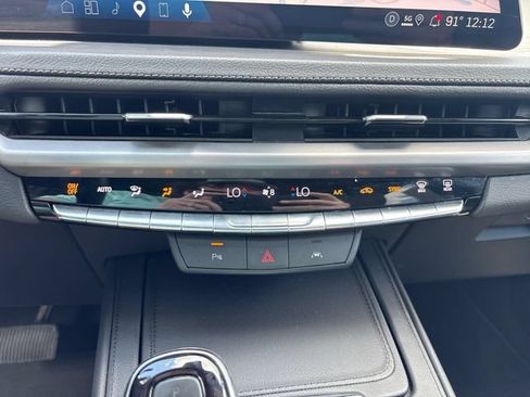 Used 2025 Cadillac XT4 Premium Luxury FWD image 19