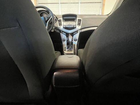 Used 2012 Chevrolet Cruze LT FWD image 6
