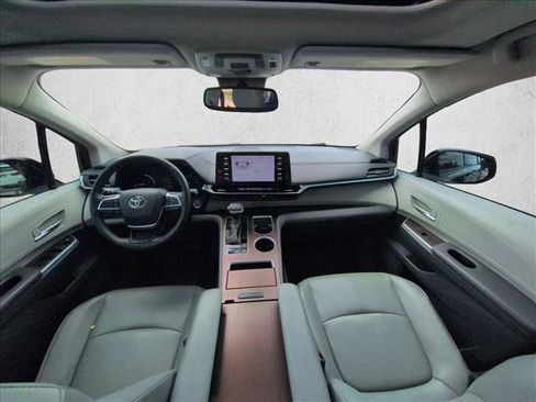 Used 2022 Toyota Sienna XLE FWD image 16