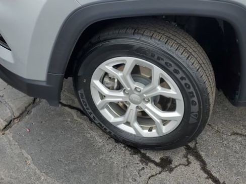 Certified 2024 Jeep Compass Latitude image 3