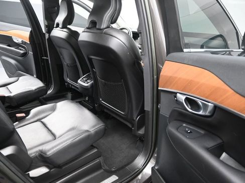 Used 2023 Volvo XC90 B6 Plus image 18