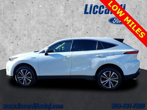 Used 2021 Toyota Venza LE w/ Carpet Mat Package (TMS) image 4