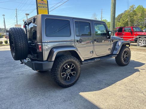Used 2017 Jeep Wrangler Unlimited Sahara image 3