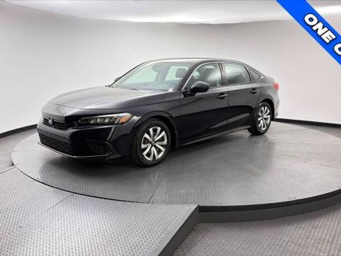Used 2023 Honda Civic LX image 2