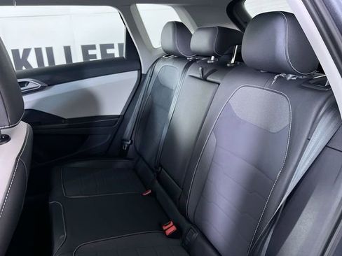 Used 2025 Volkswagen Taos SE image 21