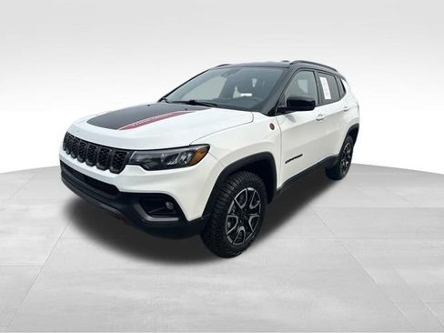 Used 2025 Jeep Compass Trailhawk AWD/4WD image 5