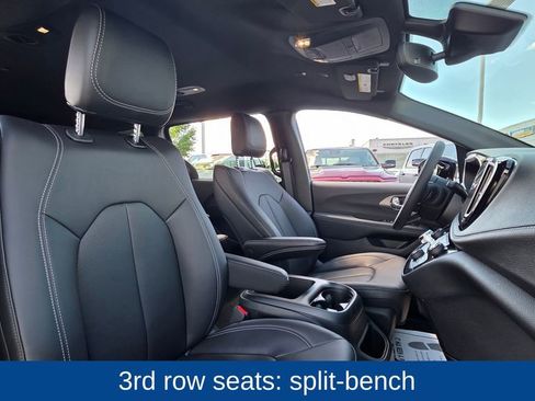New 2025 Chrysler Pacifica Select image 13