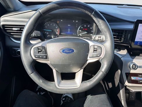 Used 2022 Ford Explorer XLT RWD image 18