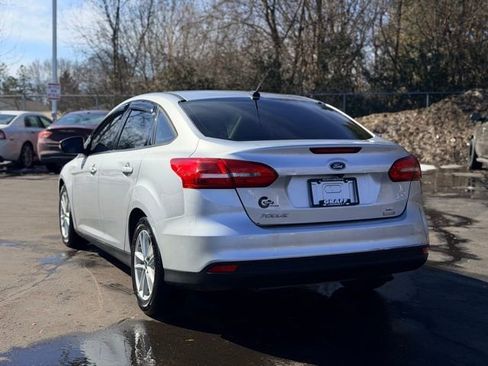 Used 2017 Ford Focus SE image 5