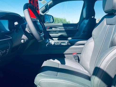 Used 2024 Jeep Wagoneer 4WD image 37