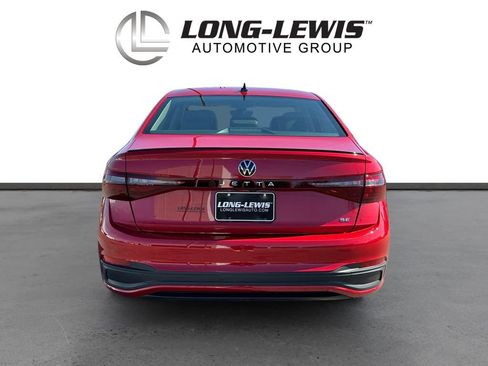 Used 2025 Volkswagen Jetta SE w/ Sunroof Package image 5