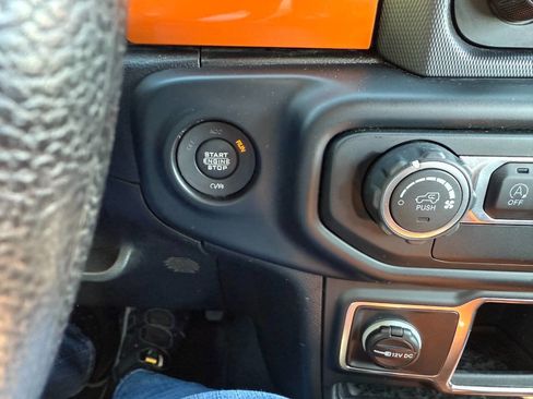 Used 2019 Jeep Wrangler Unlimited Sport image 25