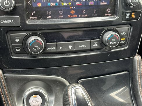 Used 2019 Nissan Maxima SR w/ Premium Package FWD image 18