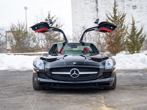 Used 2012 Mercedes-Benz SLS AMG Coupe image 3