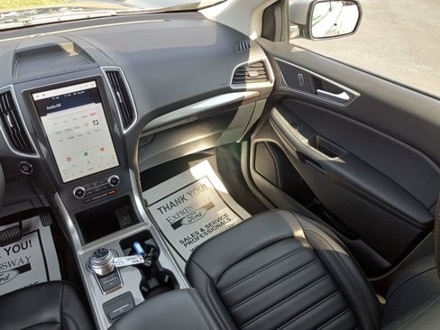 Used 2024 Ford Edge SEL image 16