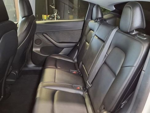 Used 2022 Tesla Model Y Long Range AWD/4WD image 19