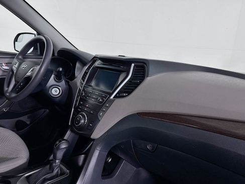 Used 2017 Hyundai Santa Fe SE image 50