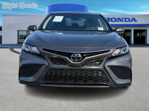 Used 2023 Toyota Camry SE image 5