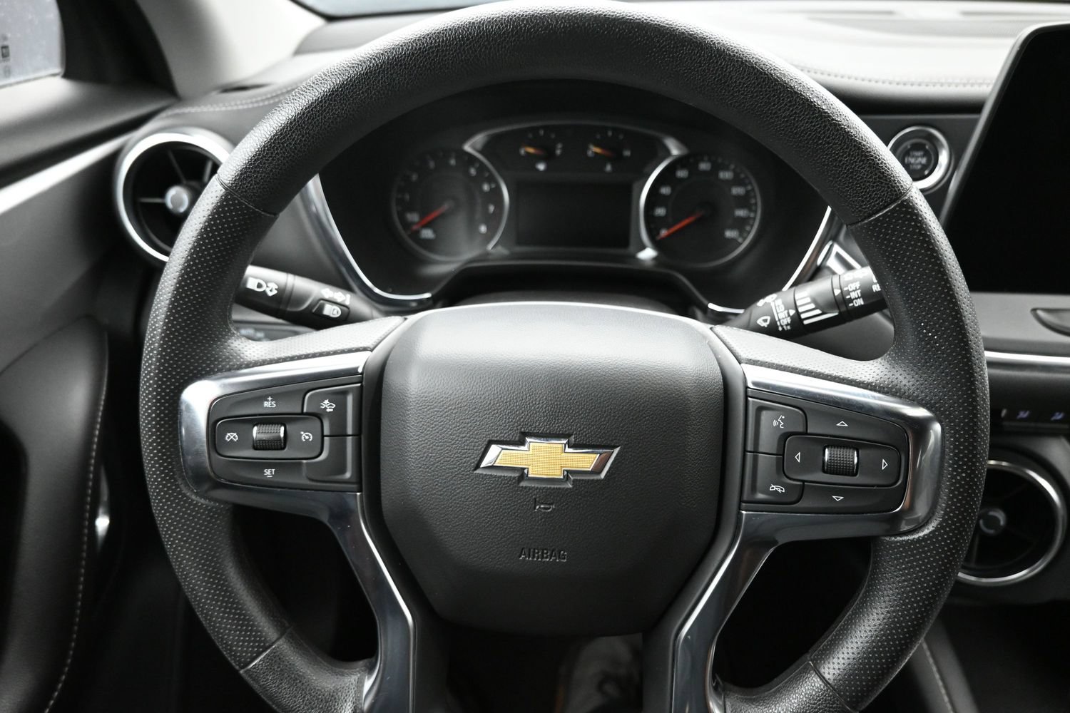 Used 2025 Chevrolet Blazer LT FWD image 17