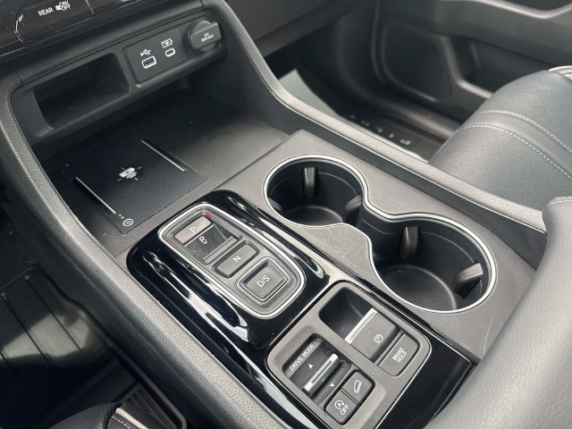 Used 2025 Honda Pilot Elite image 12