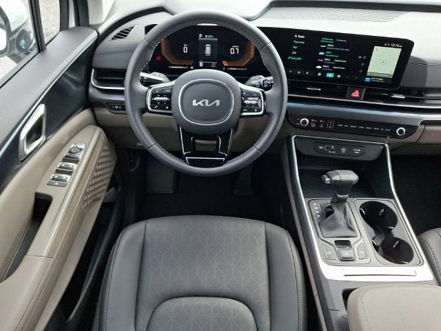 Used 2026 Kia Carnival FWD image 12