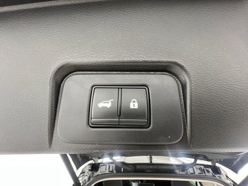 Used 2024 Nissan Rogue SV w/ SV Premium Package image 34