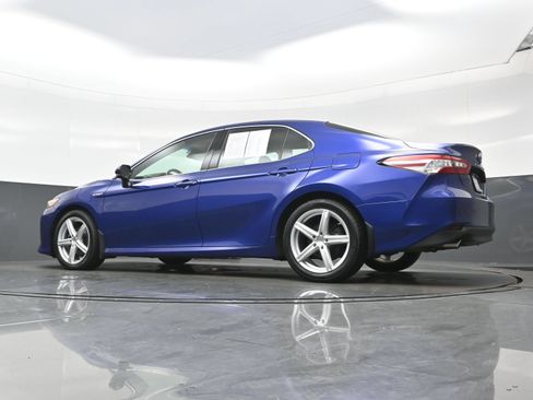 Used 2018 Toyota Camry XLE w/ Four Season Floor Mat Package FWD image 27