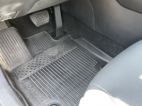 Used 2023 Toyota RAV4 Limited image 17