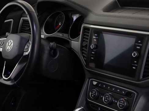 Used 2020 Volkswagen Atlas Cross Sport SE image 19