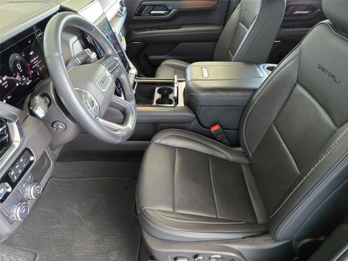 Used 2025 GMC Yukon Denali RWD image 10