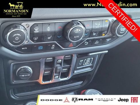 Used 2025 Jeep Wrangler Unlimited Sahara w/ Safety Group AWD/4WD image 11