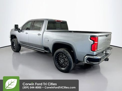 Used 2025 Chevrolet Silverado 2500 LTZ w/ LTZ Convenience Package AWD/4WD image 11