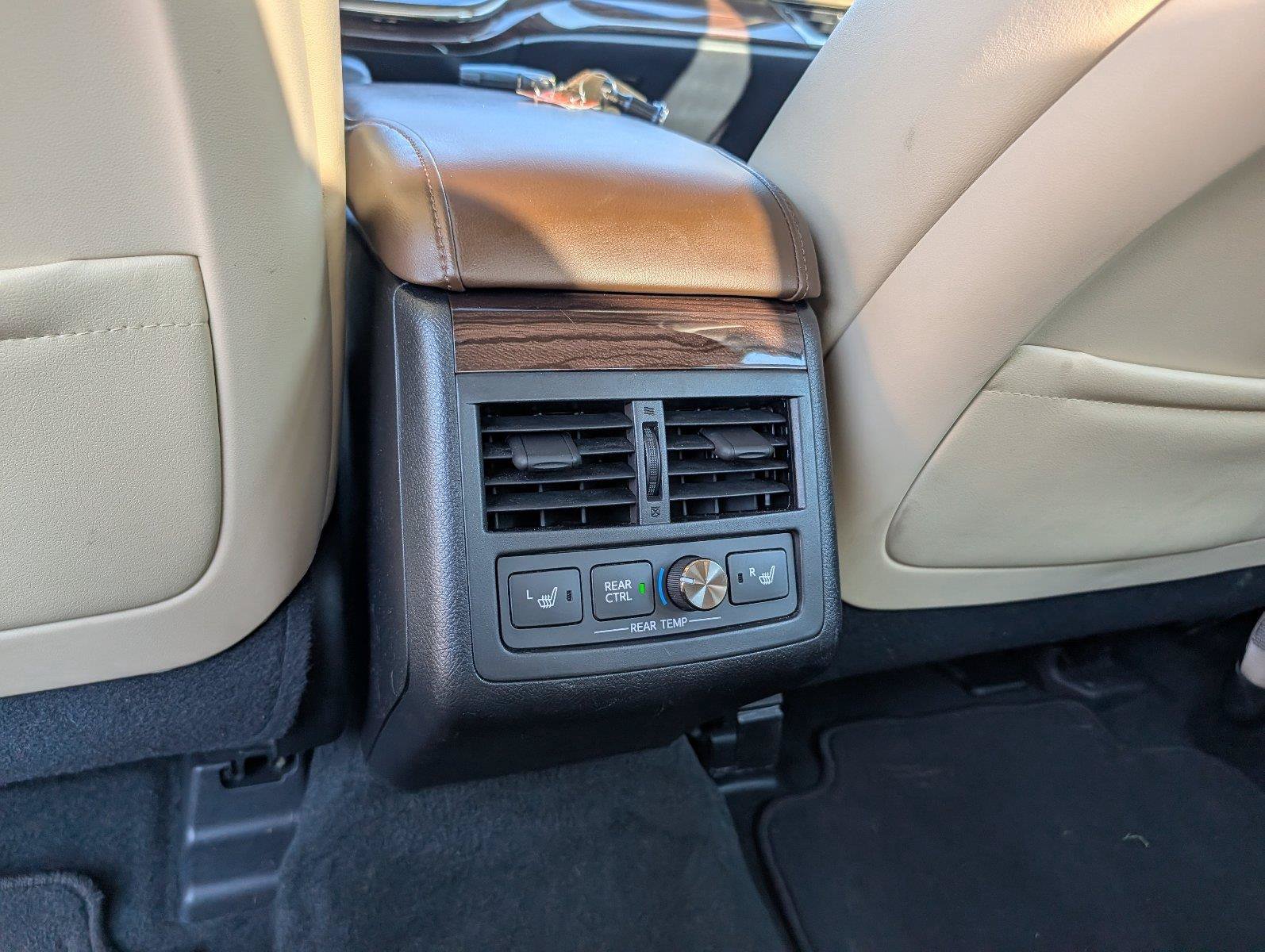 Used 2013 Toyota Avalon Limited FWD image 31