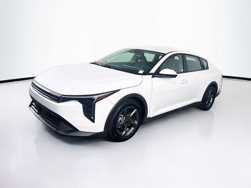 Used 2025 Kia K4 LXS image 3