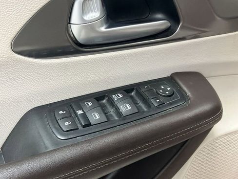 Used 2017 Chrysler Pacifica Touring-L w/ Tire & Wheel Group image 23