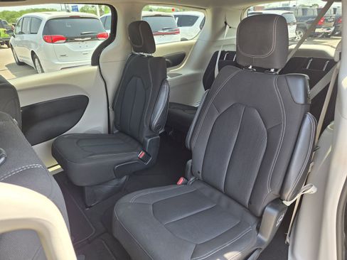 Used 2023 Chrysler Voyager LX FWD image 20