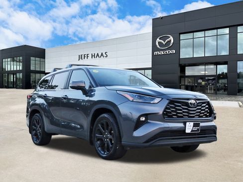 Used 2023 Toyota Highlander LE image 4