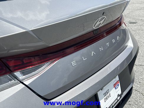 Used 2025 Hyundai Elantra SEL FWD image 29
