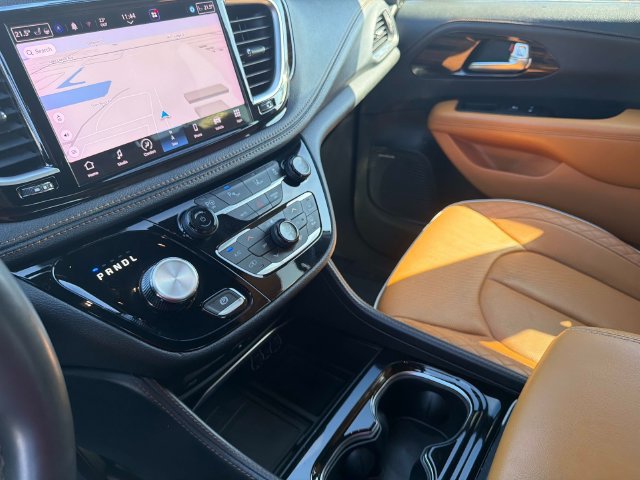 Used 2023 Chrysler Pacifica Pinnacle FWD image 20