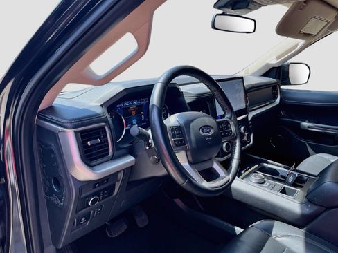 Used 2024 Ford Expedition XLT RWD image 9