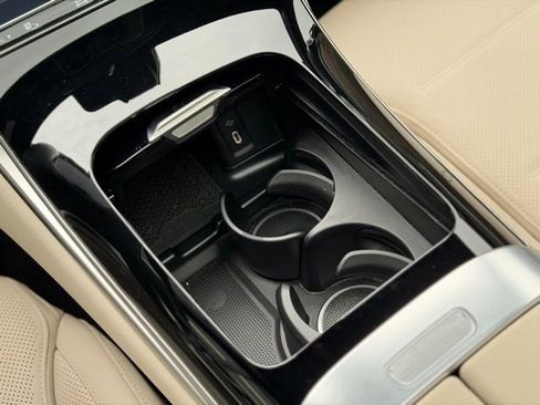 Used 2025 Mercedes-Benz GLC 300 4MATIC image 42