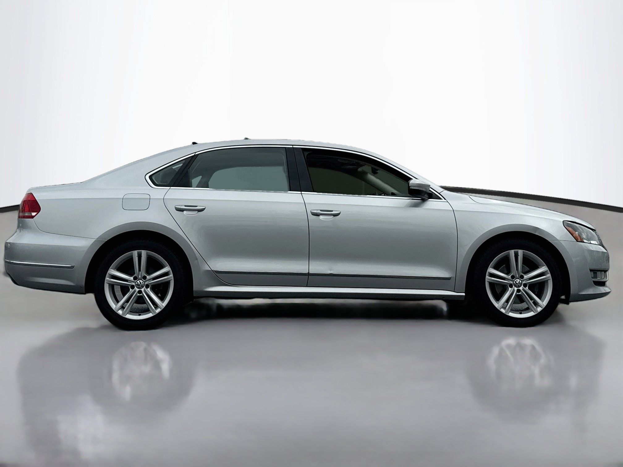 Used 2015 Volkswagen Passat TDI SEL Premium FWD image 8