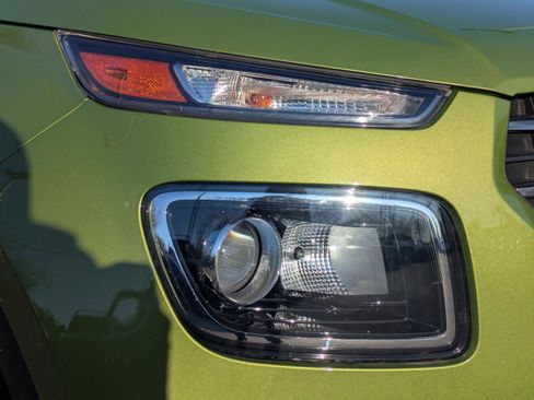 Certified 2024 Hyundai Venue SEL image 9