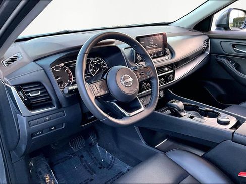 Used 2022 Nissan Rogue SV w/ SV Premium Package image 14